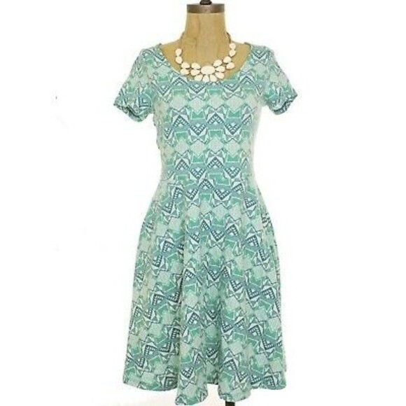 Soprano Chloe Skater Dress Size L Short Sleeve Printed Green White NEW B46 - Picture 1 of 3